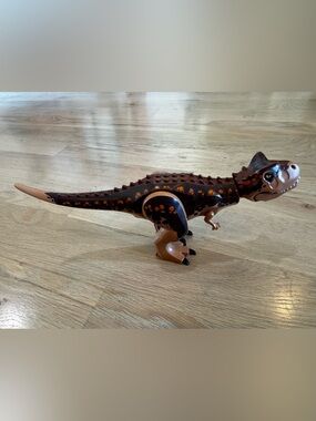 LEGO Jurassic WorldCarnotaurus dinosaur figure 75929